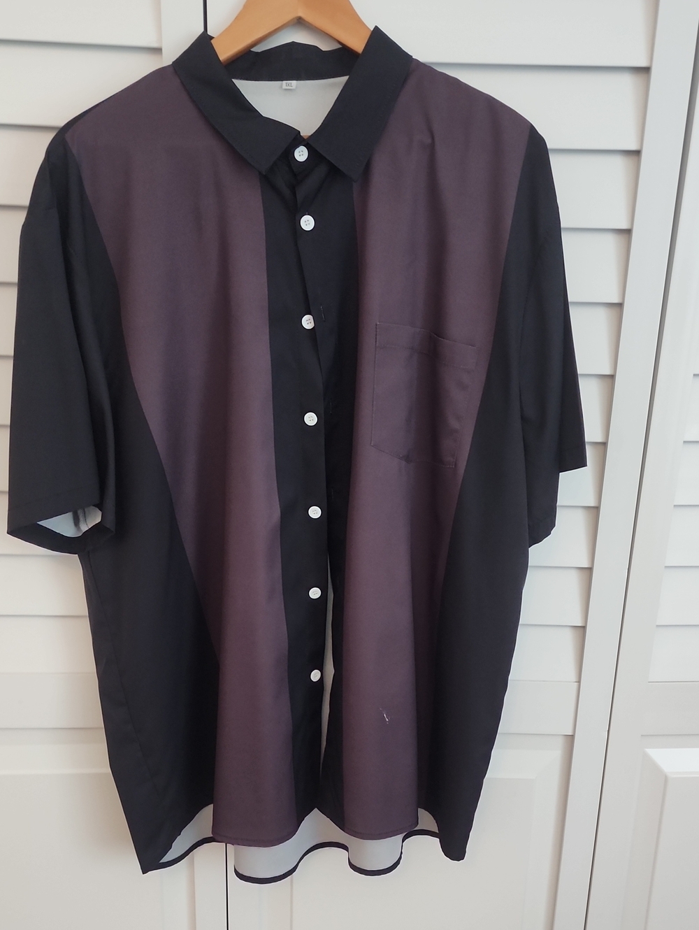 Men's Black and Dark Plum Short-Sleeve Button-Up Shirt